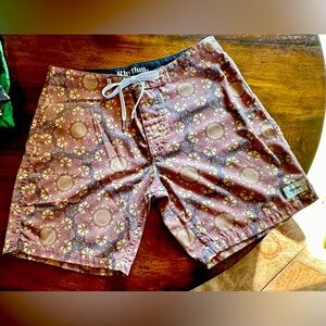Men’s swim trunks 32